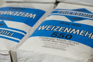 R+M Bremer Lagerhalle Mehl