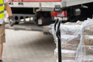 R+M Bremer Lieferung Holzkohle